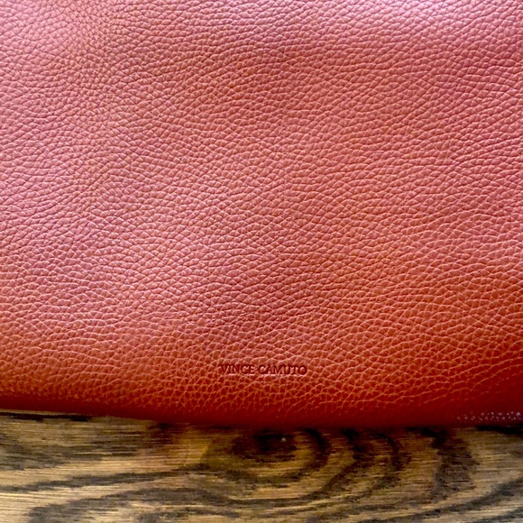 Vince Camuto, medium sized tote. - Picture 3 of 3